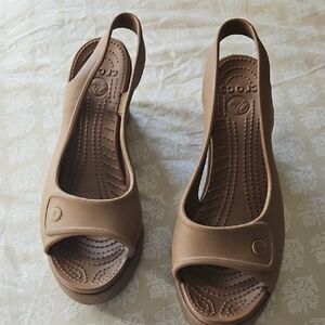 CROCS Women's Brown/Tan Slingback Oen Toe Casual  Sandals Size 8